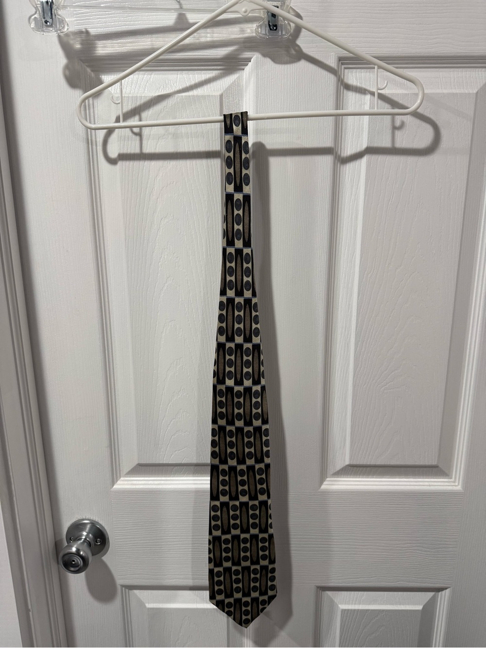 Classic Geometric Pattern Men's silk Tie in Beige and Black